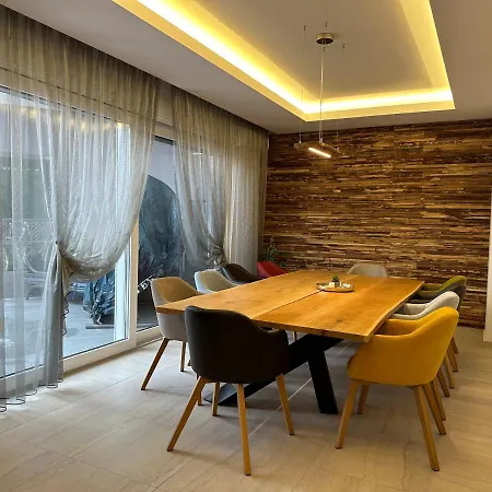 Penthouse 303 *